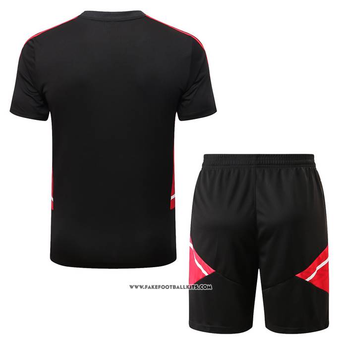 Tracksuit
 Manchester United Short Sleeve
 22/23 Black
 - Shorts
